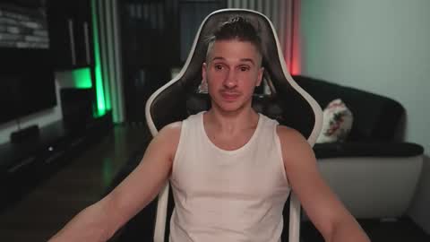 Dorian Reyes online show from November 2, 2:03 am