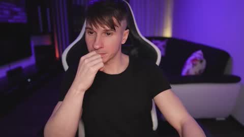 Dorian Reyes online show from December 14, 11:20 pm