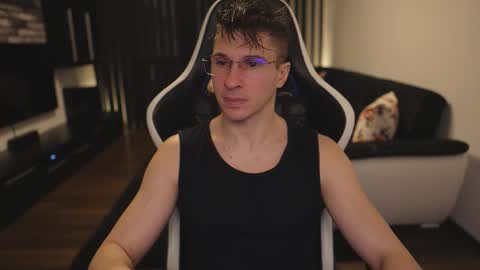 Dorian Reyes online show from January 7, 12:13 am