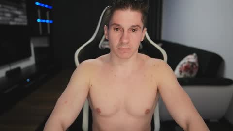 Dorian Reyes online show from May 2, 1:43 am