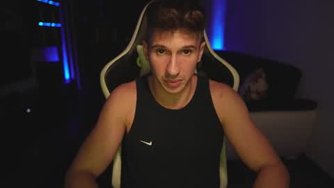 Dorian Reyes online show from August 3, 11:52 pm
