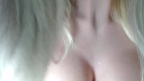 Snapshot of dorisbest chatting on December 15, 6:59 pm DorisBest online show from December 15, 6:59 pm