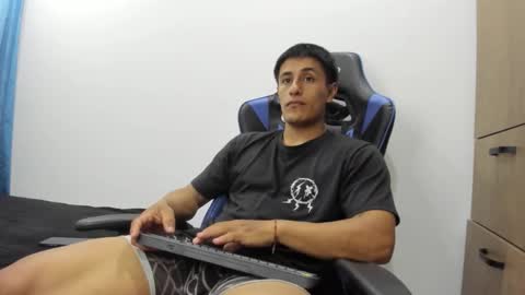 Snapshot of dorman_boy chatting on November 3, 2:35 am dorman_boy online show from November 3, 2:35 am