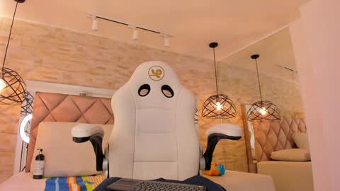  DOROTHY online show from January 17, 5:42 am