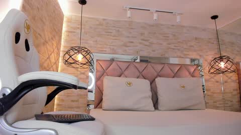  DOROTHY online show from January 22, 10:07 am