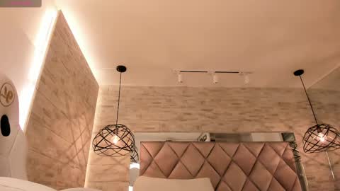  DOROTHY online show from February 11, 9:42 am