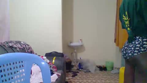 Snapshot of dottletop chatting on February 18, 6:47 pm dottletop online show from February 18, 6:47 pm