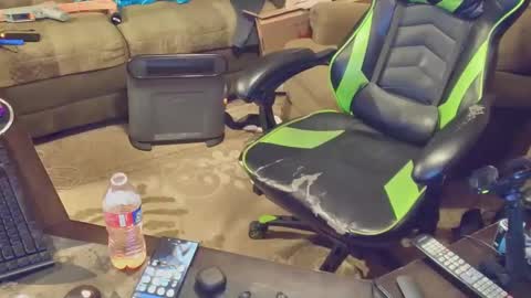 Snapshot of dotyoureyezez chatting on December 12, 12:33 pm DotYourEyezez online show from December 12, 12:33 pm