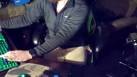 Snapshot of dotyoureyezez chatting on January 8, 11:32 am DotYourEyezez online show from January 8, 11:32 am