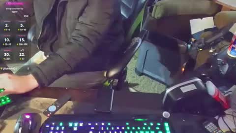 Snapshot of dotyoureyezez chatting on January 24, 1:36 pm DotYourEyezez online show from January 24, 1:36 pm