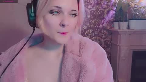 Angie online show from November 9, 11:47 pm