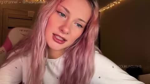 Lana  Eva  dont forget to give us a thumb up online show from November 3, 1:34 pm