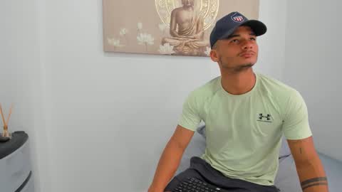 Snapshot of douglas_dotado chatting on February 3, 5:18 pm douglas_dotado online show from February 3, 5:18 pm