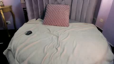 dovemullerr2 online show from March 5, 7:32 pm