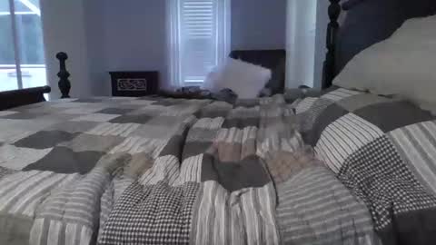 Snapshot of downdog925 chatting on October 14, 10:21 pm Some guy in Florida online show from October 14, 10:21 pm