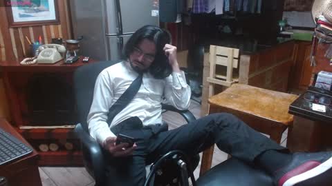 Snapshot of dr_simon84 chatting on December 21, 9:33 am Dr Simon online show from December 21, 9:33 am