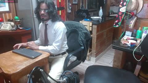 Snapshot of dr_simon84 chatting on December 31, 11:53 am Dr Simon online show from December 31, 11:53 am