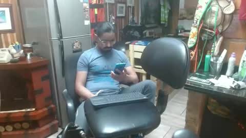 Snapshot of dr_simon84 chatting on January 26, 3:17 am Dr Simon online show from January 26, 3:17 am