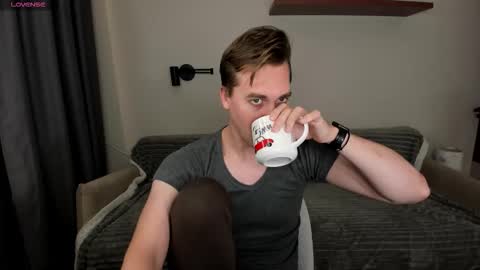 Mervin  online show from October 25, 8:36 pm