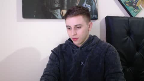Snapshot of draco_boy2000 chatting on December 4, 7:23 pm draco_boy2000 online show from December 4, 7:23 pm