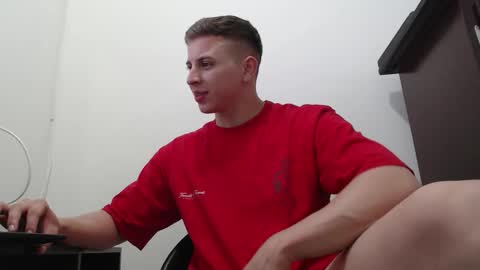 Snapshot of draco_boy2000 chatting on September 9, 9:25 pm draco_boy2000 online show from September 9, 9:25 pm