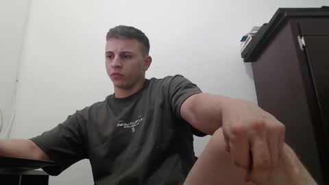 Snapshot of draco_boy2000 chatting on September 18, 9:17 pm draco_boy2000 online show from September 18, 9:17 pm