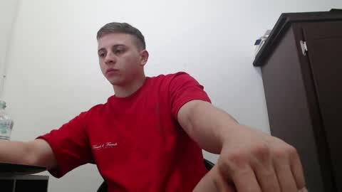 Snapshot of draco_boy2000 chatting on September 19, 9:37 pm draco_boy2000 online show from September 19, 9:37 pm