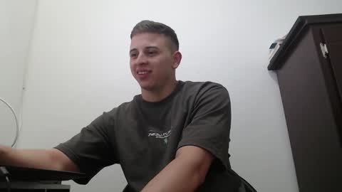 Snapshot of draco_boy2000 chatting on September 23, 9:18 pm draco_boy2000 online show from September 23, 9:18 pm