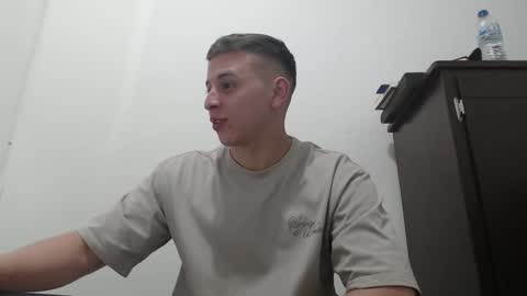 Snapshot of draco_boy2000 chatting on October 4, 9:13 pm draco_boy2000 online show from October 4, 9:13 pm
