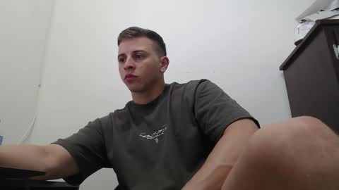 Snapshot of draco_boy2000 chatting on October 17, 9:06 pm draco_boy2000 online show from October 17, 9:06 pm