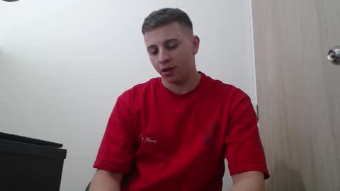 Snapshot of draco_boy2000 chatting on October 20, 9:26 pm draco_boy2000 online show from October 20, 9:26 pm