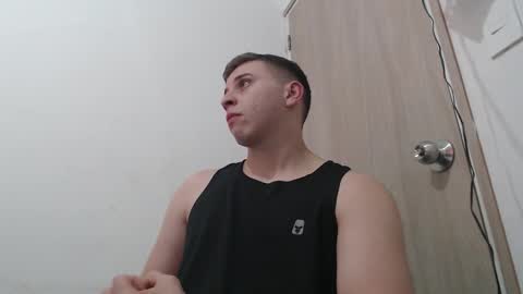 Snapshot of draco_boy2000 chatting on February 23, 11:46 pm draco_boy2000 online show from February 23, 11:46 pm