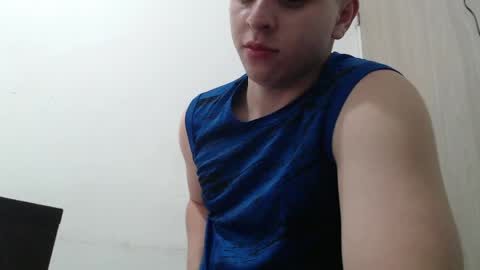 Snapshot of draco_boy2000 chatting on April 21, 1:42 am draco_boy2000 online show from April 21, 1:42 am
