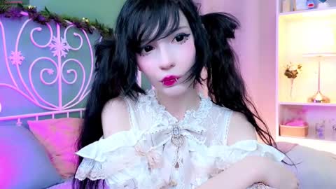 Draculaura online show from December 19, 8:55 pm