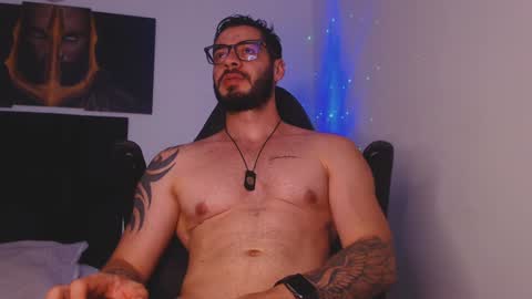 drake_cole11 online show from December 8, 5:44 pm