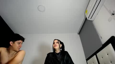Snapshot of dravith_and_valery chatting on June 21, 2:58 am -- nicolle and jhon -- online show from June 21, 2:58 am