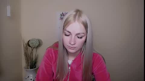 Snapshot of dream_dolly_ chatting on September 22, 9:33 am dream_dolly_ online show from September 22, 9:33 am