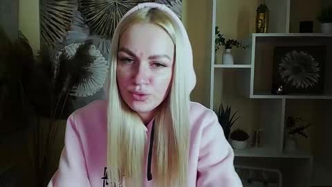 Snapshot of dream_dolly_ chatting on October 14, 1:01 pm dream_dolly_ online show from October 14, 1:01 pm