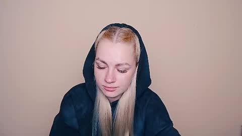 Snapshot of dream_dolly_ chatting on October 15, 12:27 pm dream_dolly_ online show from October 15, 12:27 pm