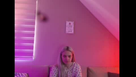 A girl online show from April 22, 7:33 am