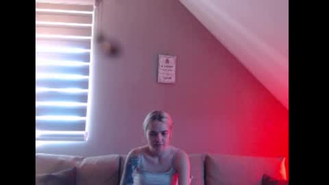Snapshot of dreamcatcherfantasy chatting on June 22, 7:27 am A girl online show from June 22, 7:27 am