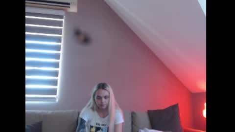 Snapshot of dreamcatcherfantasy chatting on July 14, 7:24 am A girl online show from July 14, 7:24 am