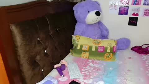 Snapshot of dreameyez chatting on February 20, 6:41 pm Dreameyes online show from February 20, 6:41 pm