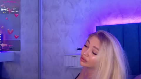 Snapshot of dreamkisslove chatting on August 5, 4:59 am Mila online show from August 5, 4:59 am