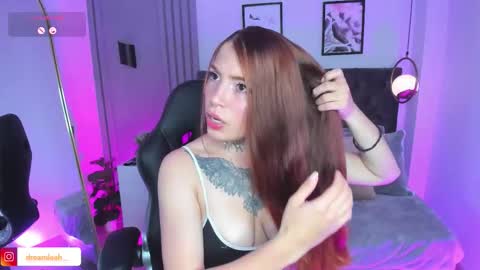 dreamleah_ online show from November 6, 5:08 am