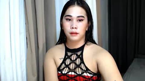 Snapshot of dreammegan chatting on December 22, 11:33 am Stacy DONT FORGET TO FOLLOW ME AND THUMBS UP my wife samgrg2 online show from December 22, 11:33 am