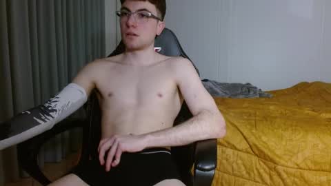 Snapshot of dreammicok chatting on April 1, 4:04 pm DreamBoy online show from April 1, 4:04 pm