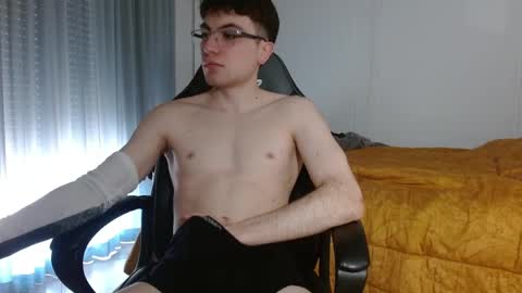 Snapshot of dreammicok chatting on April 3, 12:47 pm DreamBoy online show from April 3, 12:47 pm