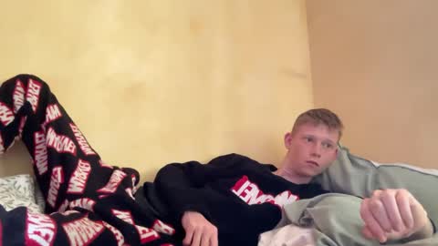 Snapshot of dreamy_devi1 chatting on April 16, 2:29 pm dreamy_devi1 online show from April 16, 2:29 pm