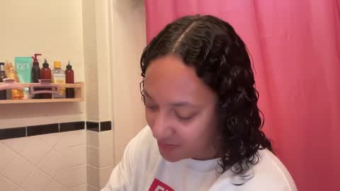 RIRI OR DREAMY online show from January 1, 5:22 pm